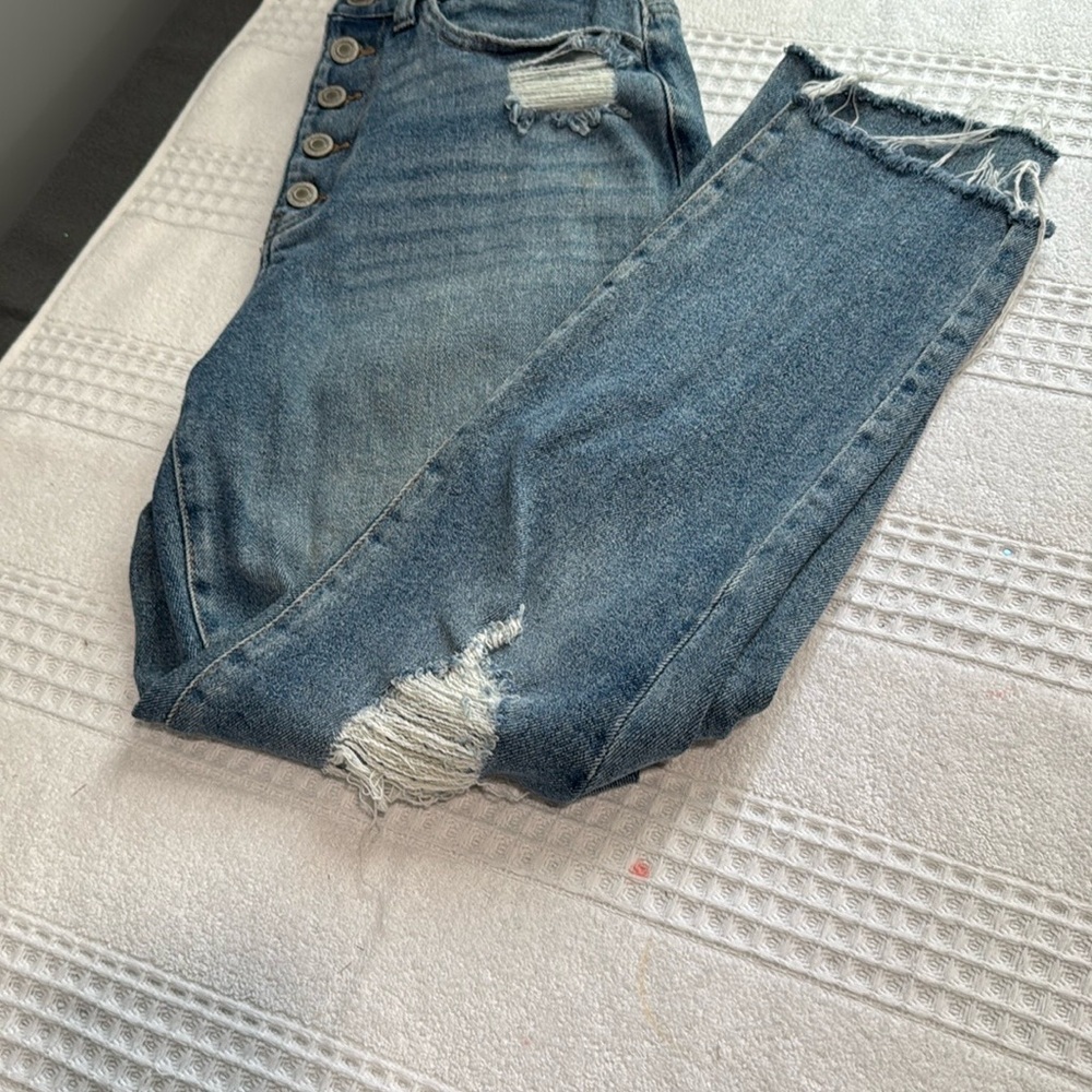 SO Blue Cropped Ankle Jeans with Distressed Style 27/5 - Picture 1 of 7